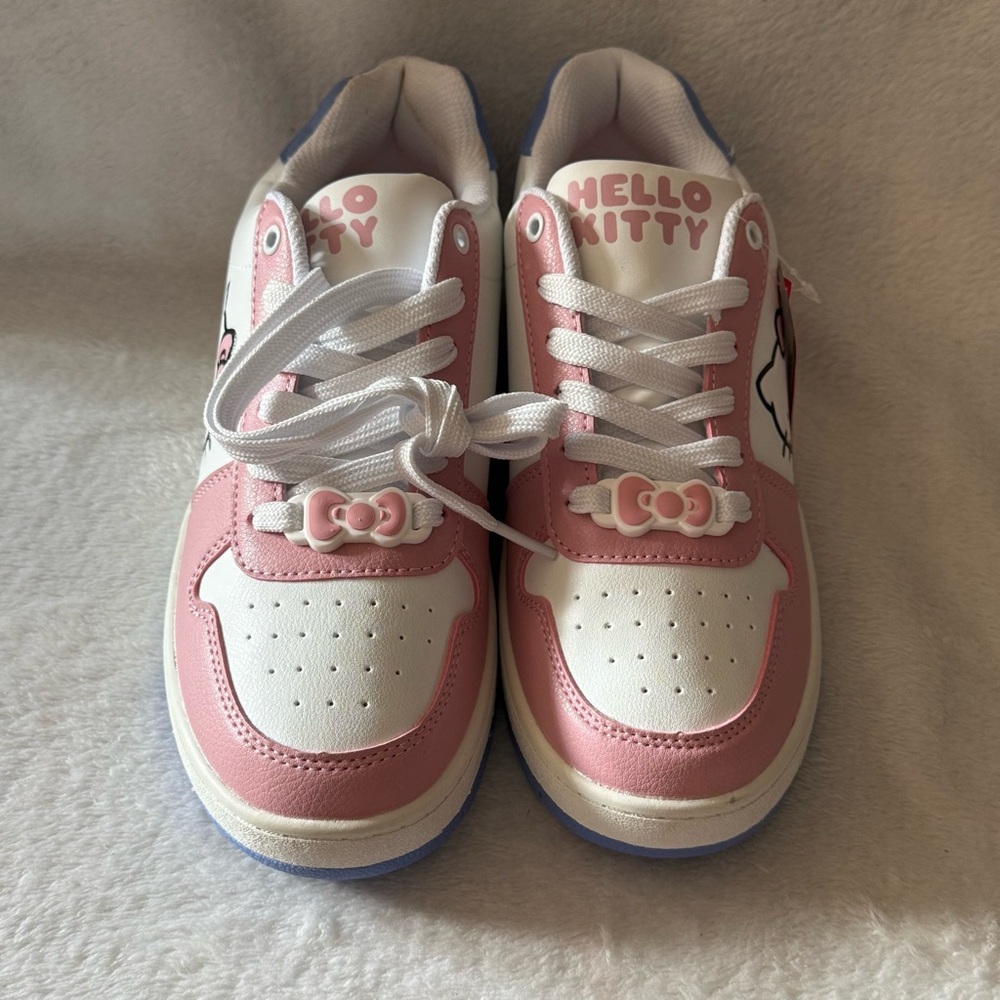 Hello Kitty White and Pink Women’s Size 10 Lace Up‎ Shoes New - Picture 2 of 10